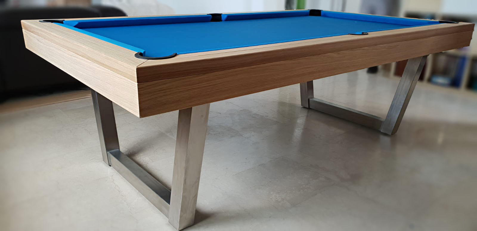 Billard en chêne brossé huilé convertible en table piétement métal noir